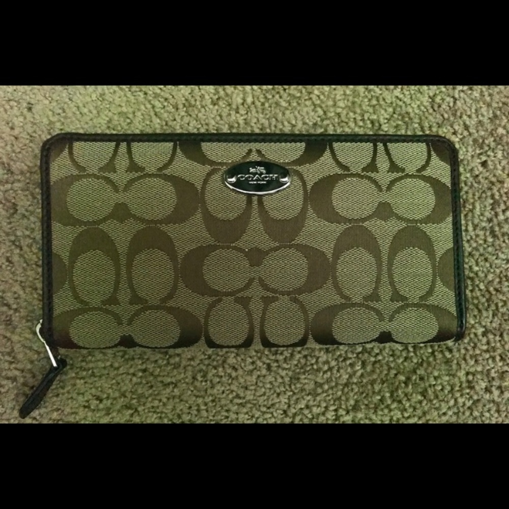 Coach Slim Accordion Zip Wallet